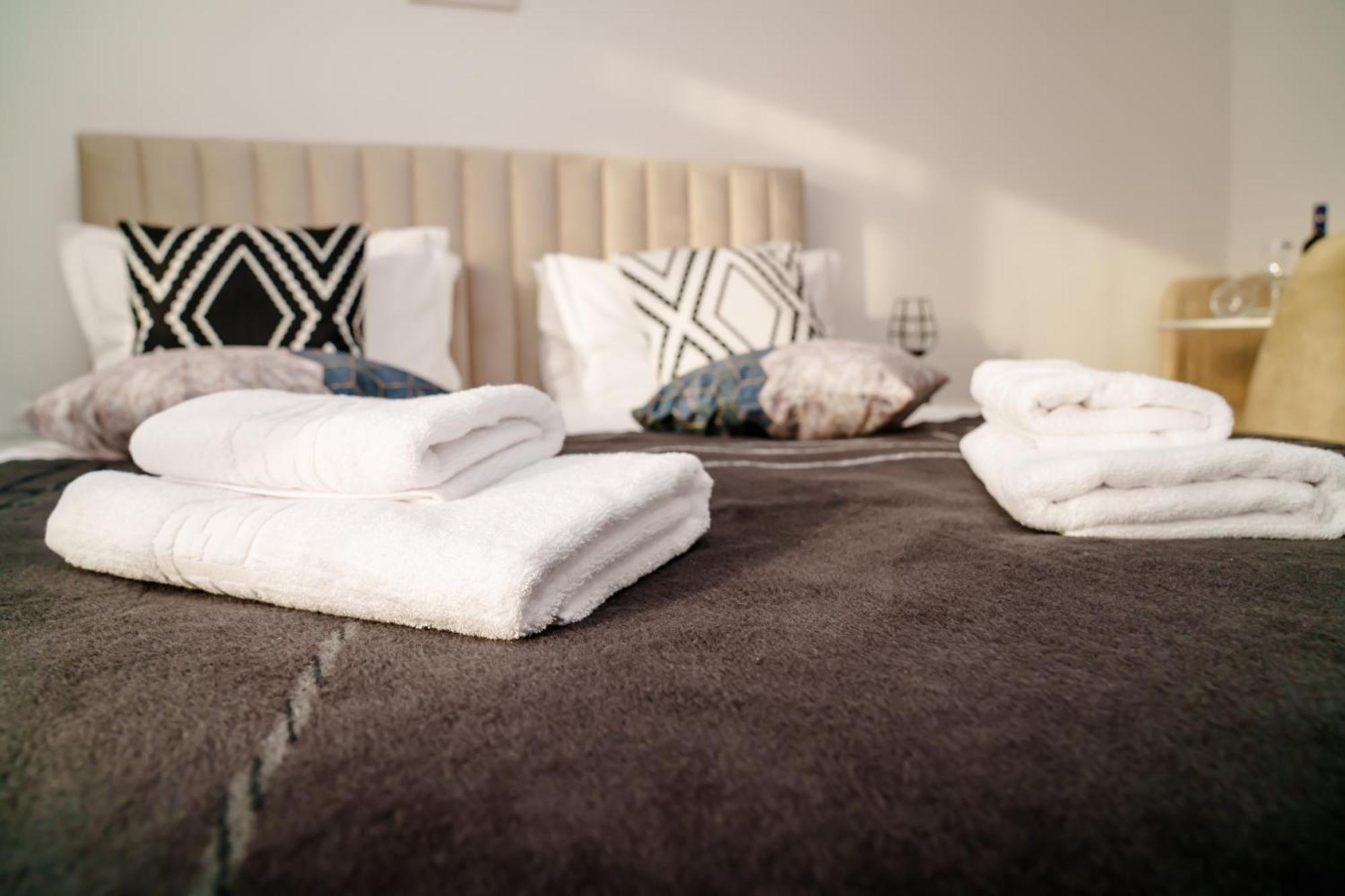 Studio Lounge Apartman Craiova Kültér fotó