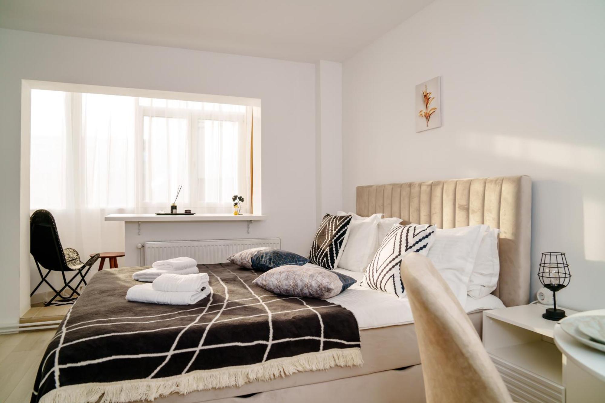 Studio Lounge Apartman Craiova Kültér fotó